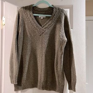 Carolyn Taylor 1X v-neck sweater. Tan light brown color